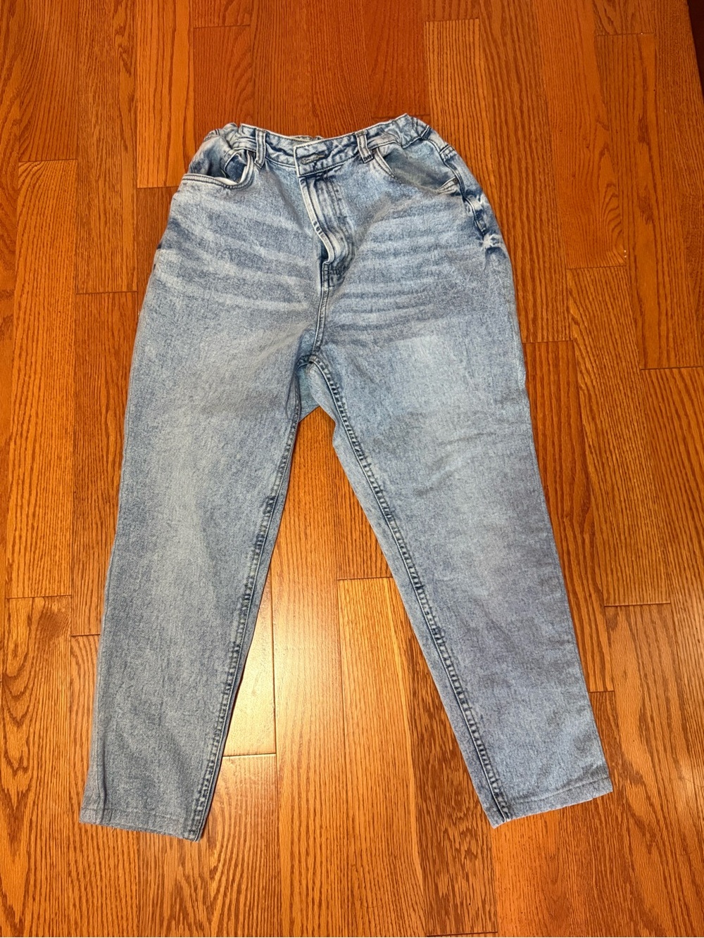 Light Wash Women’s Jeans — Classic Relaxed Fit